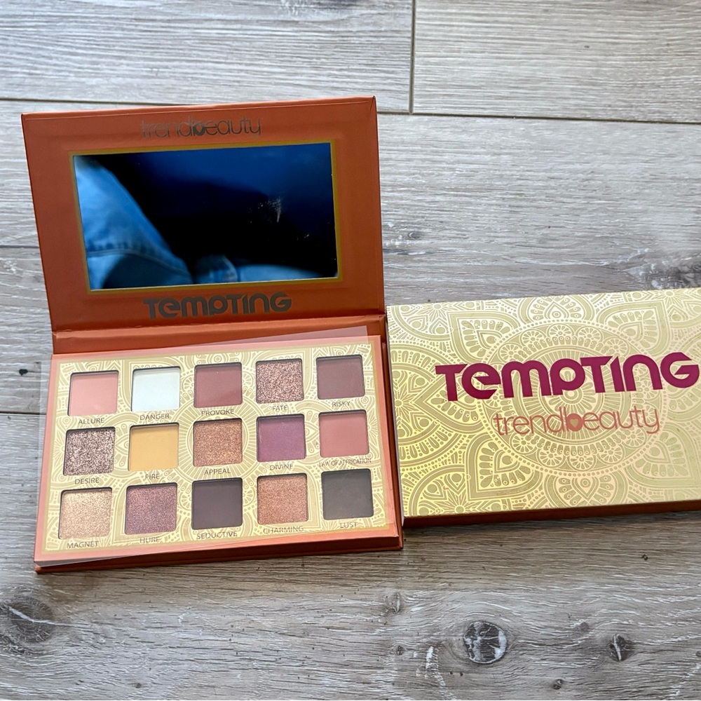 Tempting Eyeshadow Palette - Multi-Color
